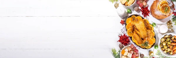 Kerst Nieuwjaar Eten Witte Houten Tafel Set Van Traditionele Kerstgerechten — Stockfoto