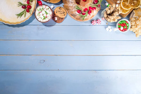 Asortyment Christmas Domowe Pieczenie Słodkie Zestaw Różnych Tradycyjnych Ciasto Świąteczne — Zdjęcie stockowe