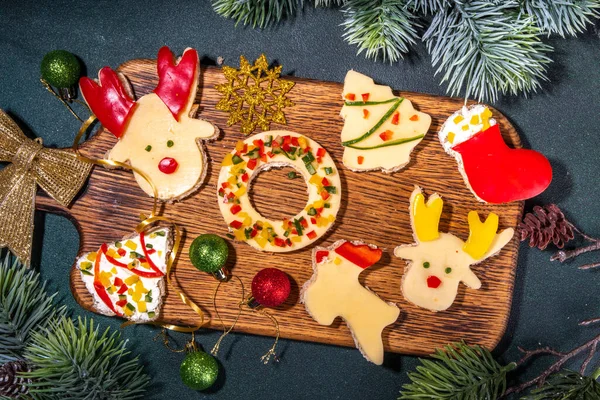 Lustiges Weihnachtsfrühstück Käsebrötchen Form Von Weihnachtsbäumen Rentieren Schneemännern Adventskranz Socke — Stockfoto