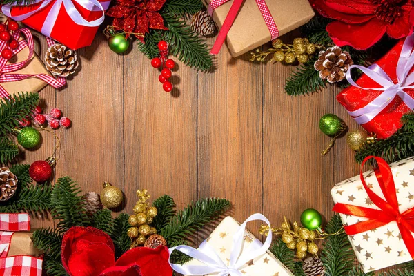 Παραδοσιακά Χριστούγεννα Πρωτοχρονιά Διακοπές Φόντο Κλαδιά Χριστουγεννιάτικο Δέντρο Χειμώνα Κόκκινα — Φωτογραφία Αρχείου