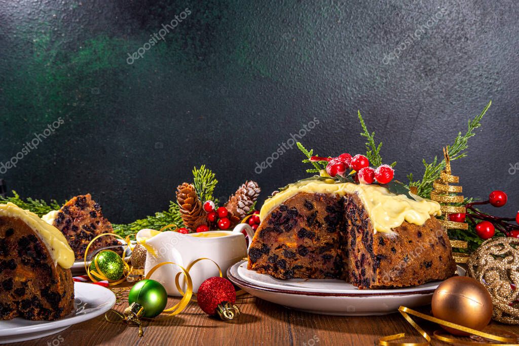 Postre tradicional de pudín inglés de Navidad. Pudín de frutas hecho en
