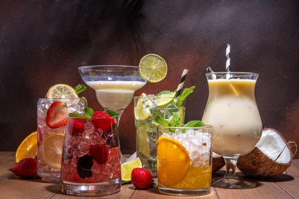Summer Cocktails Drinks Classic Alcoholic Long Drink Mocktail Versions Various — Stock Photo, Image
