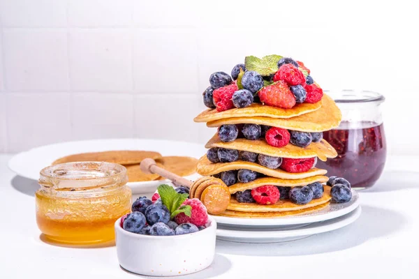 Healthy Summer Morning Breakfast Pancakes Fresh Berry Stack Traditional Pancakes — Stok Foto