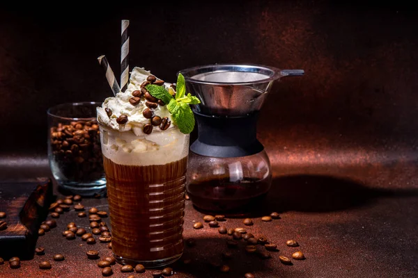 Παγωμένος Καφές Ψηλό Ποτήρι Ένα Γλυκό Κρύο Latte Σαντιγί Chemex — Φωτογραφία Αρχείου