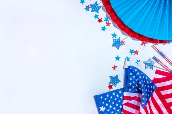 Juli Onafhankelijkheid Dag Wenskaart Achtergrond Met Ster Confetti Amerikaanse Vlaggen — Stockfoto