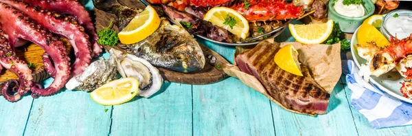 Ποικιλία Μπάρμπεκιου Μεσογειακή Σχάρα Τροφίμων Ψάρια Χταπόδια Γαρίδες Καβούρια Θαλασσινά — Φωτογραφία Αρχείου