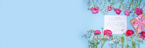 Anyák Napi Üdvözlőlap Meghívó Háttér Tavaszi Csokor Gyönyörű Ranunculus Virág — Stock Fotó