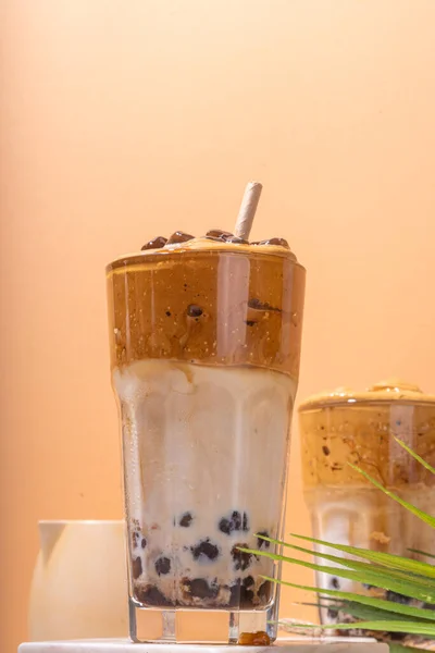 Boba Dalgona Kahvesi Süslü Asya Kahvesi Çırpılmış Kahve Tapyoka Inci — Stok fotoğraf