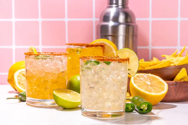 Set Tequila Margarita Mexikanische Cocktails Mit Jalapeño Pfeffer Limette Und — Stockfoto