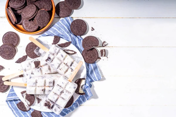 Tejszín Süti Jégkrém Vanília Fagylalt Nyalóka Csokoládé Zúzott Sütik Morzsolódnak — Stock Fotó
