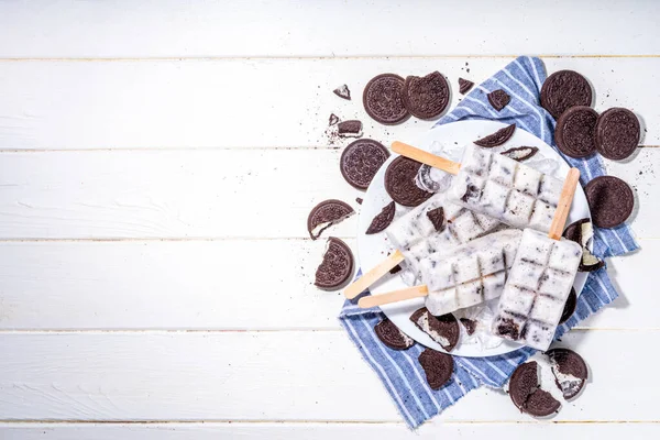 Tejszín Süti Jégkrém Vanília Fagylalt Nyalóka Csokoládé Zúzott Sütik Morzsolódnak — Stock Fotó