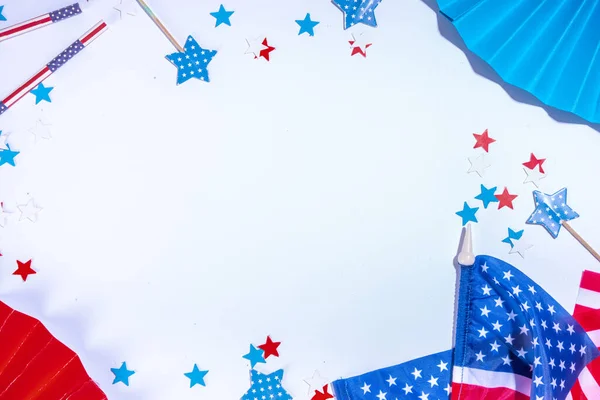 Juli Onafhankelijkheid Dag Wenskaart Achtergrond Met Ster Confetti Amerikaanse Vlaggen — Stockfoto