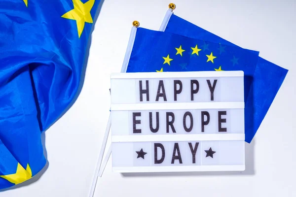 Днем Щасливої Європи Простий Фон Символ Блискавки Написом Щасливий День — стокове фото