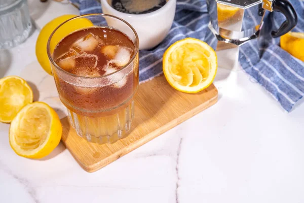 Kaffee Und Limonadengetränk Limettencocktail Mit Zitronensaft Espresso Und Crushed Ice — Stockfoto