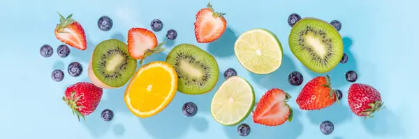 Été Concept Nourriture Vitaminée Divers Fruits Baies Mangue Pêche Menthe — Photo