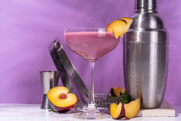 Doce Verão Frio Ameixa Daiquiri Martini Cocktail Licor Com Fatias — Fotografia de Stock