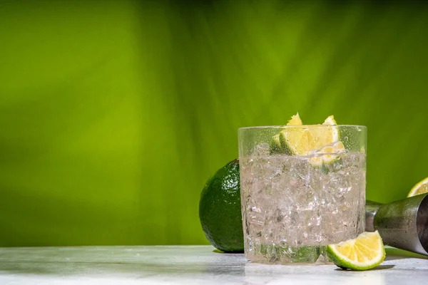 Cocktail Álcool Frio Com Soco Gelado Pequeno Soco Bebida Mista — Fotografia de Stock
