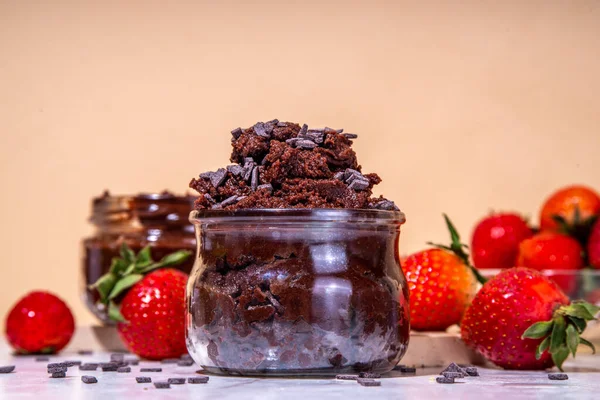 Masa Masa Brownie Comestible Con Chispas Chocolate Fresa Fresca Dos — Foto de Stock