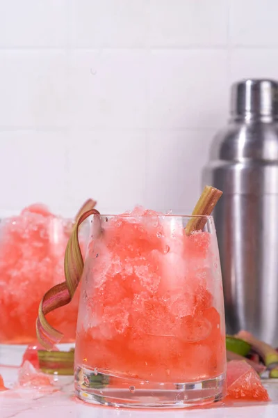 Refreshing Summer Rhubarb Sour Fizz Cocktail Frozen Fizz Cocktail Sweet — Stock Photo, Image
