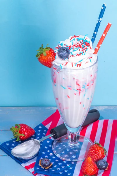 Patriottico Usa American Caricato Frullato Dolce Dessert Con Rosso Bianco — Foto Stock