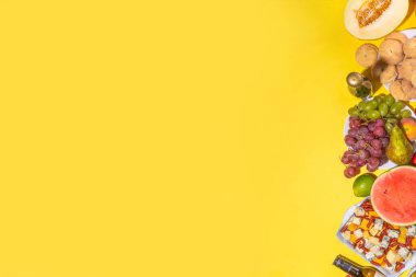 Buon Ferragosto (İtalyanca mutlu) tatil geçmişi. Yaz İtalyan hasat festivali 15 Ağustos brunch, aile partisi karpuz, kavun, üzüm, peynir, atıştırmalık, içecekler