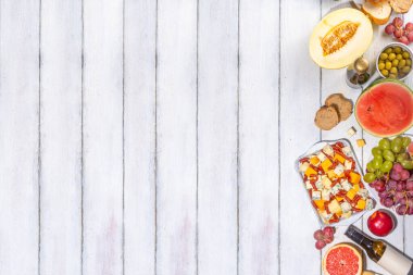 Buon Ferragosto (İtalyanca mutlu) tatil geçmişi. Yaz İtalyan hasat festivali 15 Ağustos brunch, aile partisi karpuz, kavun, üzüm, peynir, atıştırmalık, içecekler