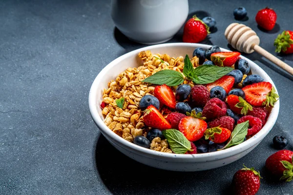 Healthy Breakfast Granola Fresh Berry Strawberry Raspberry Blueberry Black Background — ストック写真