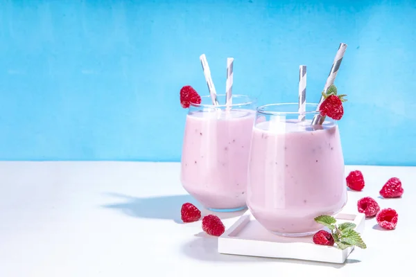 Batido Frambuesa Batido Yogur Bebida Fresca Bayas Orgánicas Crudas Vasos —  Fotos de Stock
