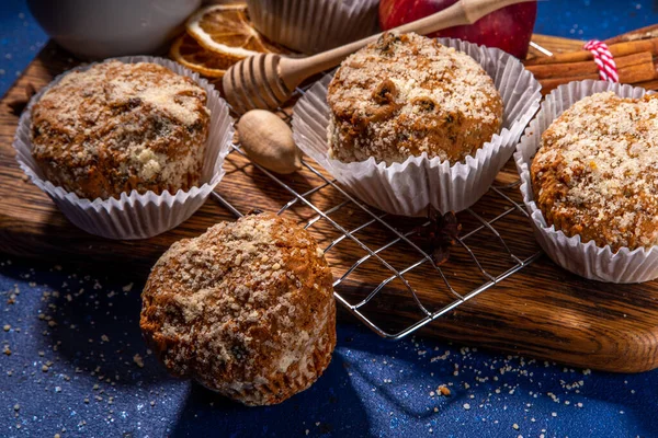 Μηλόπιτα Crumble Streusel Muffins Γλυκό Φθινόπωρο Ζαχαροπλαστικής Φέτες Κόκκινου Μήλου — Φωτογραφία Αρχείου