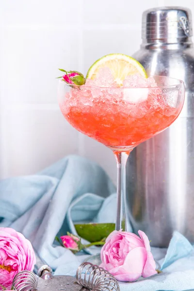 Frozen Rose Daiquiri Oder Margarita Cocktail Champagner Rosa Rosenwein Alkoholgetränk — Stockfoto