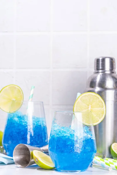 Cocktail Curaçao Bleu Glacé Boisson Alcoolisée Sirène Ivre Avec Garniture — Photo