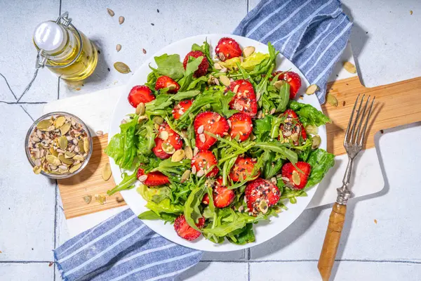 Comida Saudável Verão Salada Morango Arugula Salada Morango Frutas Dieta — Fotografia de Stock