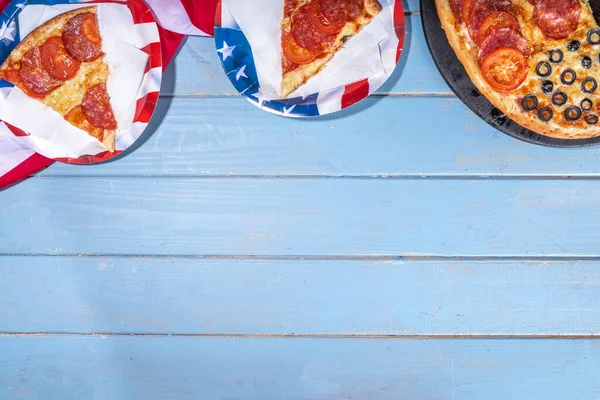 Июля Праздничная Пицца Июля Праздничная Пикническая Еда День Независимости Пепперони — стоковое фото