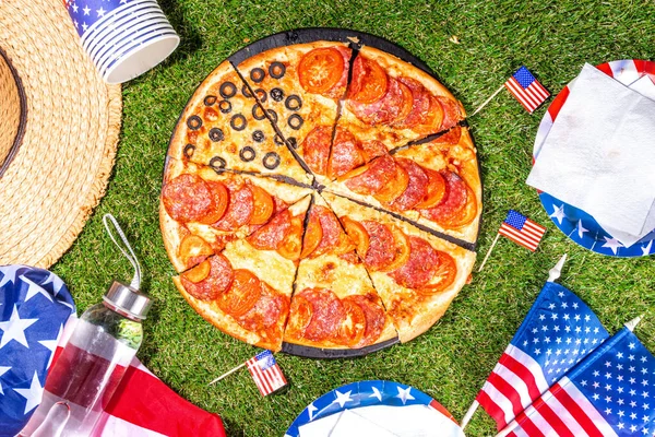 Juli Feest Pizza Juli Patriottische Onafhankelijkheidsdag Feestelijk Picknick Eten Peperoni — Stockfoto