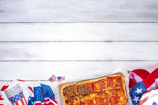 Июля Праздничная Пицца Июля Праздничная Пикническая Еда День Независимости Пепперони — стоковое фото