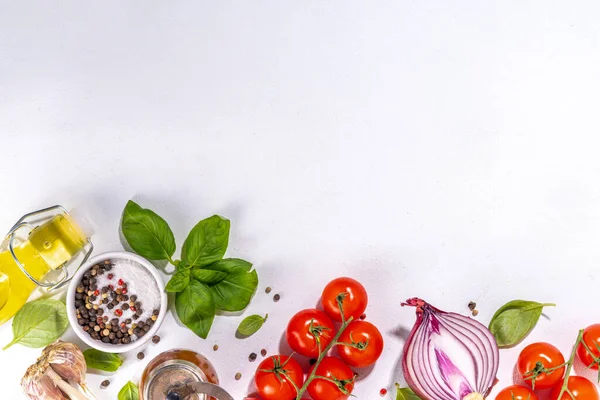 Fondo Cocina Blanco Con Ingredientes Mediterráneos Italianos Cocina Útil Tomates — Foto de Stock