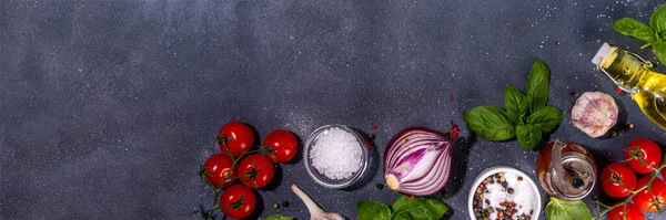 Fondo Cocina Negro Con Cocina Útil Ingredientes Italianos Mediterráneos Tomates — Foto de Stock