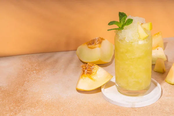 Melon Slushie Cocktail Söt Sommar Uppfriskande Krossad Slask Mocktail Med — Stockfoto
