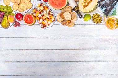 Buon Ferragosto (İtalyanca mutlu) tatil geçmişi. Yaz İtalyan hasat festivali 15 Ağustos brunch, aile partisi karpuz, kavun, üzüm, peynir, atıştırmalık, içecekler