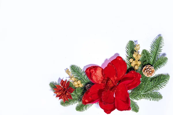 Weiße Einfache Weihnachten Silvester Feiertage Hintergrund Mit Weihnachtsbaumzweigen Winter Roten — Stockfoto