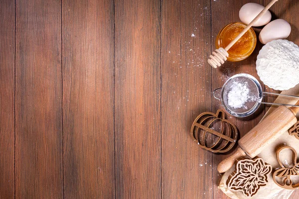 Őszi Sütés Lapos Feküdt Pite Összetevők Cookie Vágók Formájában Levél — Stock Fotó