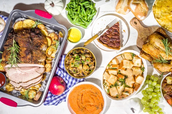 Table Repas Thanksgiving Avec Nouveaux Aliments Traditionnels Thanksgiving Poulet Purée — Photo