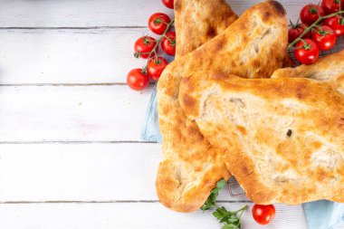 Shotis puri, el yapımı Gürcistan ekmeği lavaş, yerel Kafkas Orta Asya yemeği, fırında Shoti ekmeği.