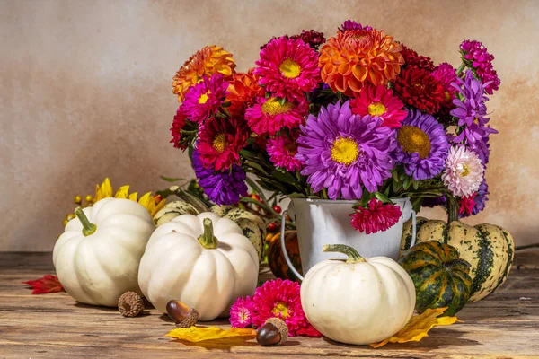 Flowers Pumpkins Wooden Table Background Bouquet Colorful Chrysanthemum Peonies White — Stock Photo, Image