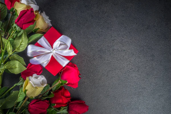 Carte Voeux Saint Valentin Avec Bouquet Fleurs Roses Rouges Vin — Photo