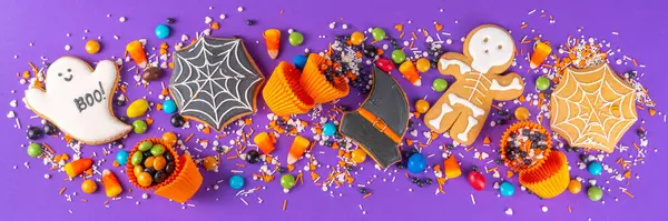 Biscoitos Gengibre Halloween Coloridos Brilhantes Fundo Doce Biscoitos Caseiros Com — Fotografia de Stock
