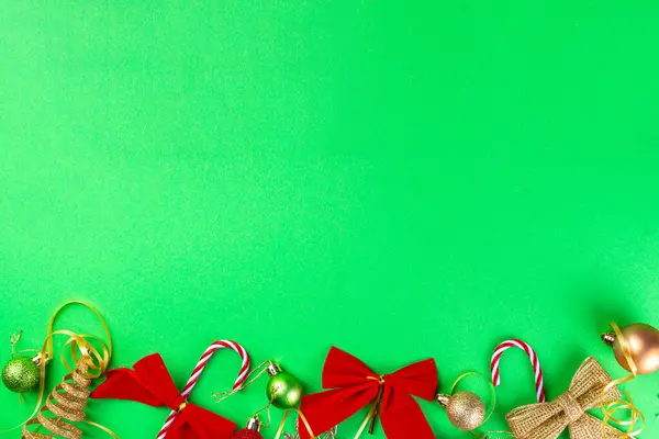 Ano Novo Verde Brilhante Noel Fundo Natal Com Ornamentos Natal — Fotografia de Stock