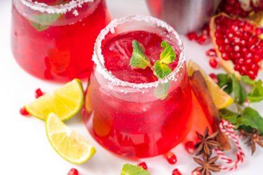 Nar kokteyli ya da kokteyl, alkollü nar ve limon suyu, limonata, mojito, donmuş jantlı margarita.