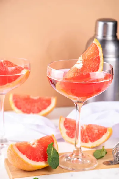 Cocktail Martini Toranja Com Champanhe Frio Coquetel Verão Refrescante Com — Fotografia de Stock
