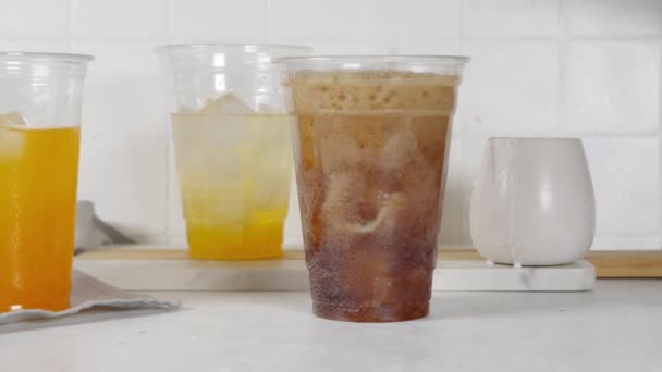Schmutzige Limonade Limonade Und Sahne Alkoholfreie Mocktail Eissüßes Limo Getränk — Stockvideo